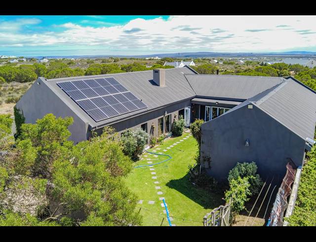 4 BEDROOM HOUSE FOR SALE IN LONG ACRES COUNTRY ESTATE